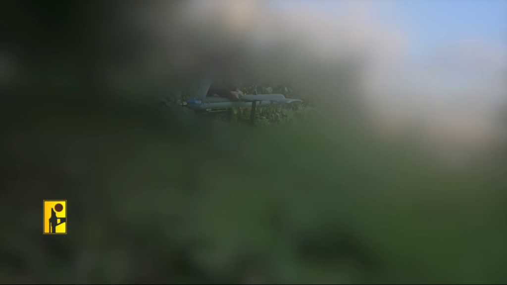 بالفيديو | مشاهد من عمليّة استهداف المقاومة الإسلامية ثكنة كاتسافيا التابعة لجيش العدو الإسرائيلي في الجولان السوري المحتل بسربٍ من المسيّرات الانقضاضيّة.